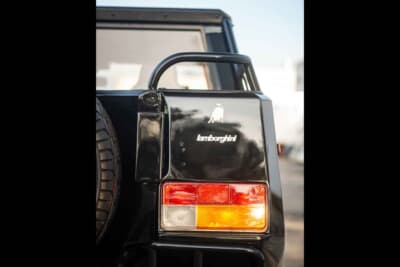 45万500ドル（邦貨換算約6715万円）で落札されたランボルギーニ「LM002」（C）Courtesy of RM Sotheby's