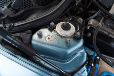 7000ポンド~1万ポンド(邦貨換算約135万円〜193万円)で現在も販売中のアルファ ロメオ「147GTA」(C)Bonhams