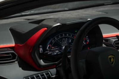 190万ドル～240万ドル（邦貨換算約2億7180万円～3億4335万円）で現在も販売中のランボルギーニ「カウンタックLPI800-4」（C）Bonhams