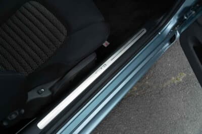 7000ポンド~1万ポンド(邦貨換算約135万円〜193万円)で現在も販売中のアルファ ロメオ「147GTA」(C)Bonhams