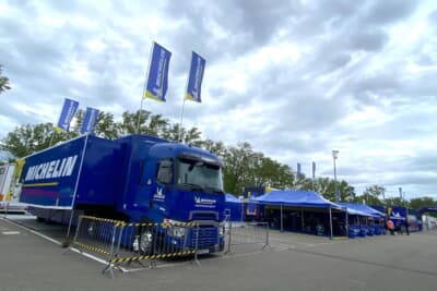 ハイパーカークラスはワンメイクのミシュランのタイヤサービスが