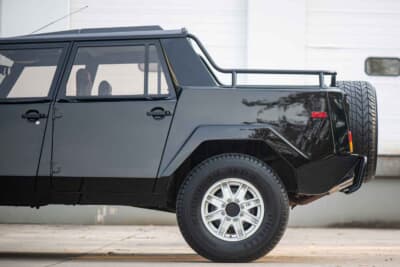 45万500ドル（邦貨換算約6715万円）で落札されたランボルギーニ「LM002」（C）Courtesy of RM Sotheby's