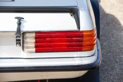 12万ポンド～20万ポンド（邦貨換算約2320万円〜約3870万円）で現在も販売中のメルセデス・ベンツ「450 SLC 5.0」（C）Bonhams