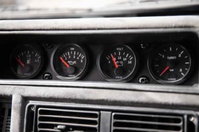 11万8500英ポンド（邦貨換算約2280万円）で現在も販売中のフォード「RS200トリビュート」（C）Iconicauctioneers