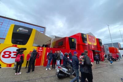 フェラーリのピット裏