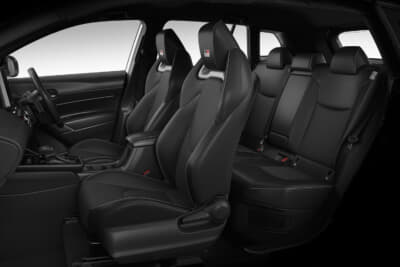 トヨタ カローラ クロス GRスポーツ：隅々に至るまでGR独自の仕立てが施されている