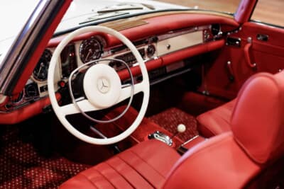 17万9200ドル（邦貨換算約2580万円）で落札されたメルセデス・ベンツ「280SL」（C）Courtesy of RM Sotheby's
