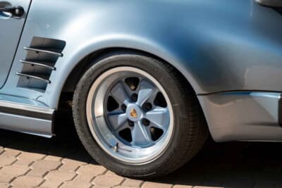 42万8500ドル（邦貨換算約6390万円）で落札されたポルシェ「911ターボ  フラットノーズ カブリオレ」（C）Courtesy of RM Sotheby's