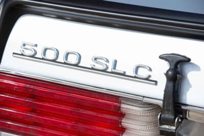 12万ポンド～20万ポンド（邦貨換算約2320万円〜約3870万円）で現在も販売中のメルセデス・ベンツ「450 SLC 5.0」（C）Bonhams