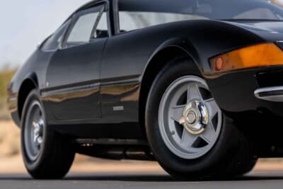 49万8400ドル（邦貨換算約7270万円）で落札されたフェラーリ「365 GTB/4 デイトナ」（C）Bonhams