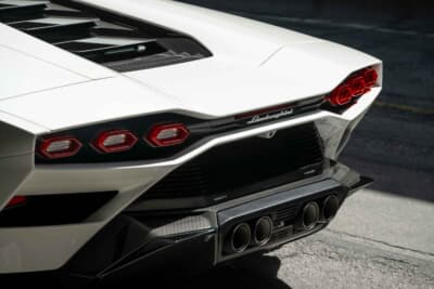 190万ドル～240万ドル（邦貨換算約2億7180万円～3億4335万円）で現在も販売中のランボルギーニ「カウンタックLPI800-4」（C）Bonhams