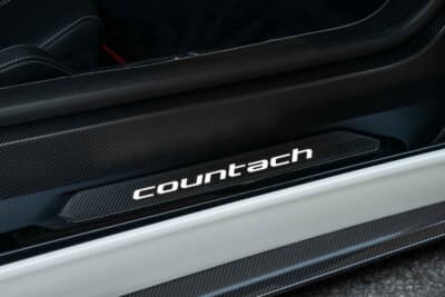 190万ドル～240万ドル（邦貨換算約2億7180万円～3億4335万円）で現在も販売中のランボルギーニ「カウンタックLPI800-4」（C）Bonhams