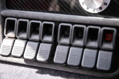 11万8500英ポンド（邦貨換算約2280万円）で現在も販売中のフォード「RS200トリビュート」（C）Iconicauctioneers