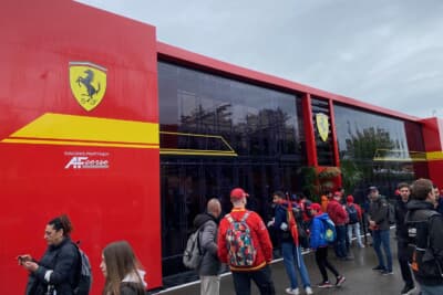 フェラーリのホスピタリティの前