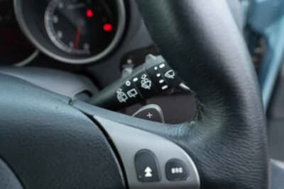 7000ポンド~1万ポンド(邦貨換算約135万円〜193万円)で現在も販売中のアルファ ロメオ「147GTA」(C)Bonhams