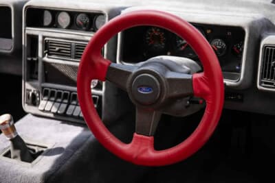 11万8500英ポンド（邦貨換算約2280万円）で現在も販売中のフォード「RS200トリビュート」（C）Iconicauctioneers