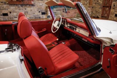 17万9200ドル（邦貨換算約2580万円）で落札されたメルセデス・ベンツ「280SL」（C）Courtesy of RM Sotheby's