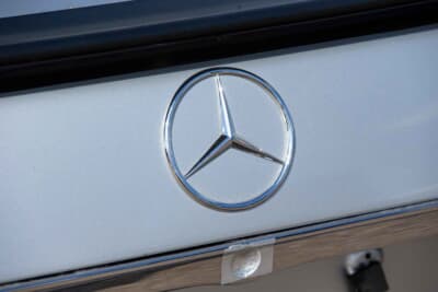 12万ポンド～20万ポンド（邦貨換算約2320万円〜約3870万円）で現在も販売中のメルセデス・ベンツ「450 SLC 5.0」（C）Bonhams