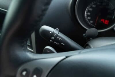 7000ポンド~1万ポンド(邦貨換算約135万円〜193万円)で現在も販売中のアルファ ロメオ「147GTA」(C)Bonhams