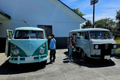 フォルクスワーゲン タイプII(左)、アルファ ロメオ F11(右)