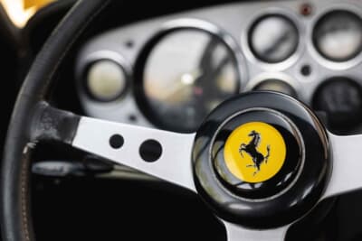 49万8400ドル（邦貨換算約7270万円）で落札されたフェラーリ「365 GTB/4 デイトナ」（C）Bonhams