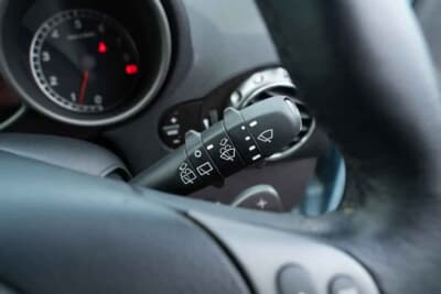 7000ポンド~1万ポンド(邦貨換算約135万円〜193万円)で現在も販売中のアルファ ロメオ「147GTA」(C)Bonhams