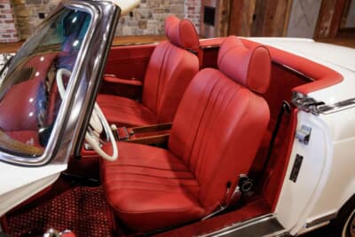 17万9200ドル（邦貨換算約2580万円）で落札されたメルセデス・ベンツ「280SL」（C）Courtesy of RM Sotheby's