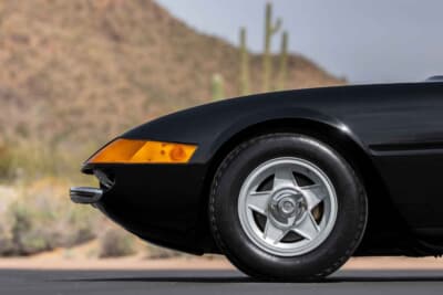 49万8400ドル（邦貨換算約7270万円）で落札されたフェラーリ「365 GTB/4 デイトナ」（C）Bonhams