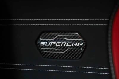 190万ドル～240万ドル（邦貨換算約2億7180万円～3億4335万円）で現在も販売中のランボルギーニ「カウンタックLPI800-4」（C）Bonhams