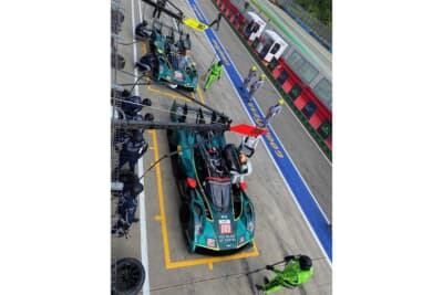 2025年デビューのアストン・マーティン ヴァルキリー。V12サウンドが痺れます