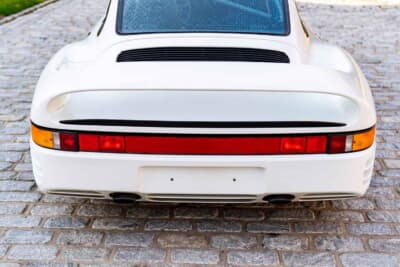 オークション終了後に個別販売されたポルシェ「959シュポルト」（C）Courtesy of RM Sotheby's