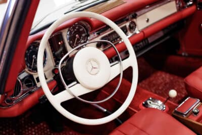 17万9200ドル（邦貨換算約2580万円）で落札されたメルセデス・ベンツ「280SL」（C）Courtesy of RM Sotheby's