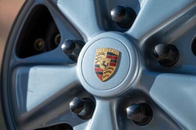 42万8500ドル（邦貨換算約6390万円）で落札されたポルシェ「911ターボ  フラットノーズ カブリオレ」（C）Courtesy of RM Sotheby's