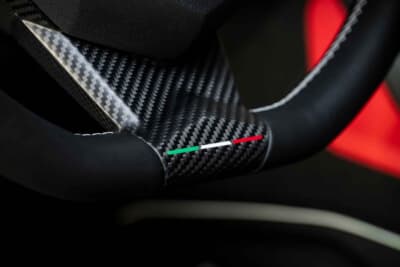 190万ドル～240万ドル（邦貨換算約2億7180万円～3億4335万円）で現在も販売中のランボルギーニ「カウンタックLPI800-4」（C）Bonhams