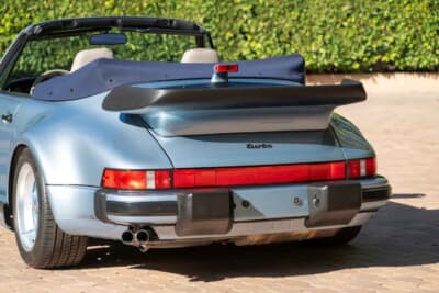 42万8500ドル（邦貨換算約6390万円）で落札されたポルシェ「911ターボ  フラットノーズ カブリオレ」（C）Courtesy of RM Sotheby's