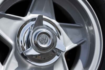 49万8400ドル（邦貨換算約7270万円）で落札されたフェラーリ「365 GTB/4 デイトナ」（C）Bonhams