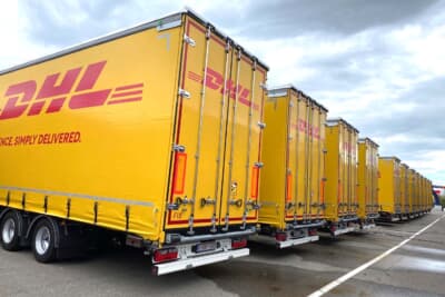 さまざまなWEC(FIA世界耐久選⼿権)の必要な物資や機材を運ぶDHLのトラック