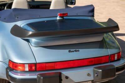 42万8500ドル（邦貨換算約6390万円）で落札されたポルシェ「911ターボ  フラットノーズ カブリオレ」（C）Courtesy of RM Sotheby's