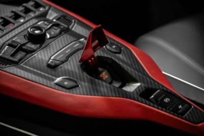 190万ドル～240万ドル（邦貨換算約2億7180万円～3億4335万円）で現在も販売中のランボルギーニ「カウンタックLPI800-4」（C）Bonhams