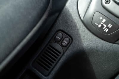 7000ポンド~1万ポンド(邦貨換算約135万円〜193万円)で現在も販売中のアルファ ロメオ「147GTA」(C)Bonhams