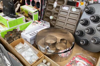 市場ではカヌレやマドレーヌの焼き型やキッチングッズのお店も出展していました
