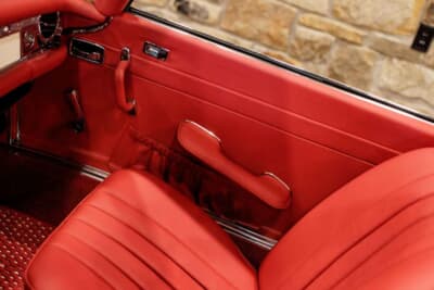 17万9200ドル（邦貨換算約2580万円）で落札されたメルセデス・ベンツ「280SL」（C）Courtesy of RM Sotheby's