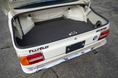 17万9200ドル（邦貨換算約2580万円）で落札されたBMW「2002ターボ」（C）Courtesy of RM Sotheby's