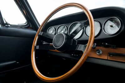 25万ドル～30万ドル（邦貨換算約3620万円〜約4350万円）で現在も販売中のポルシェ「911」（C）Bonhams