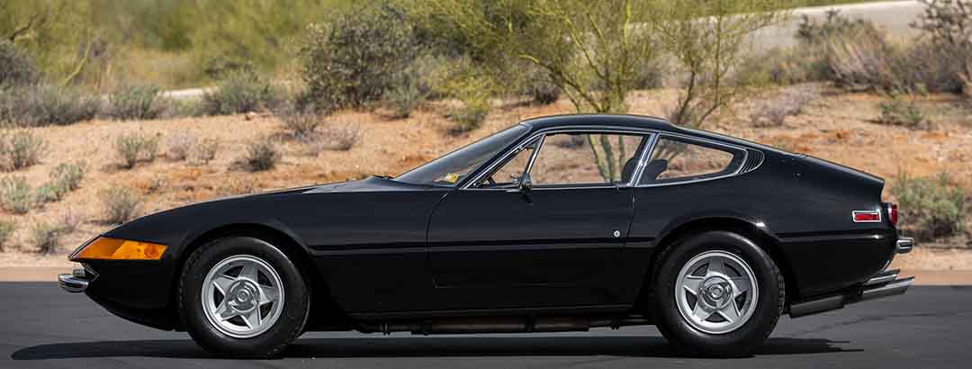 フェラーリ「365 GTB/4 デイトナ」ポップアップライトの後期型が約7270万円で落札！