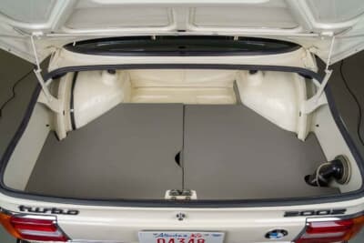 17万9200ドル（邦貨換算約2580万円）で落札されたBMW「2002ターボ」（C）Courtesy of RM Sotheby's