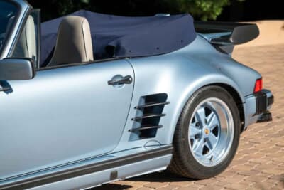 42万8500ドル（邦貨換算約6390万円）で落札されたポルシェ「911ターボ  フラットノーズ カブリオレ」（C）Courtesy of RM Sotheby's
