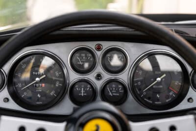 49万8400ドル（邦貨換算約7270万円）で落札されたフェラーリ「365 GTB/4 デイトナ」（C）Bonhams