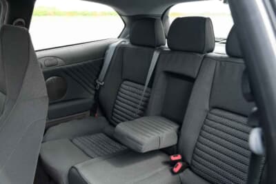 7000ポンド~1万ポンド(邦貨換算約135万円〜193万円)で現在も販売中のアルファ ロメオ「147GTA」(C)Bonhams