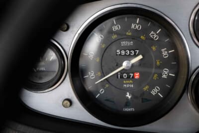 49万8400ドル（邦貨換算約7270万円）で落札されたフェラーリ「365 GTB/4 デイトナ」（C）Bonhams